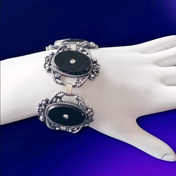Vintage Banana Bob black glass cameo style ox silver bracelet 7.5” L - Picture 1 of 11